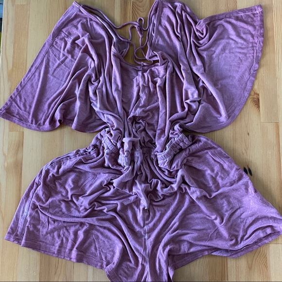 AEO Mauve Oversized Romper - Picture 2 of 16